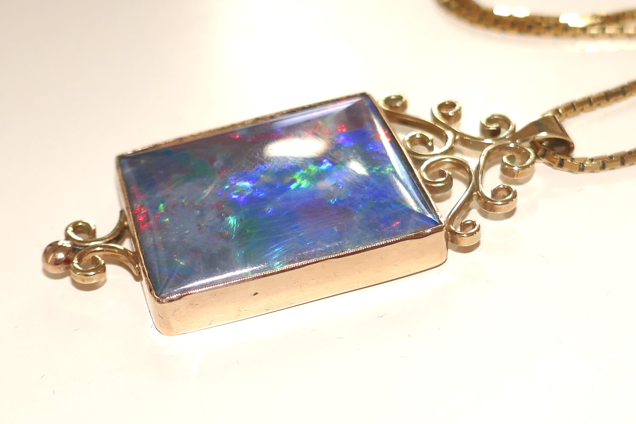 Fabulous 9ct Gold and OPAL Large Pendant - Image 5