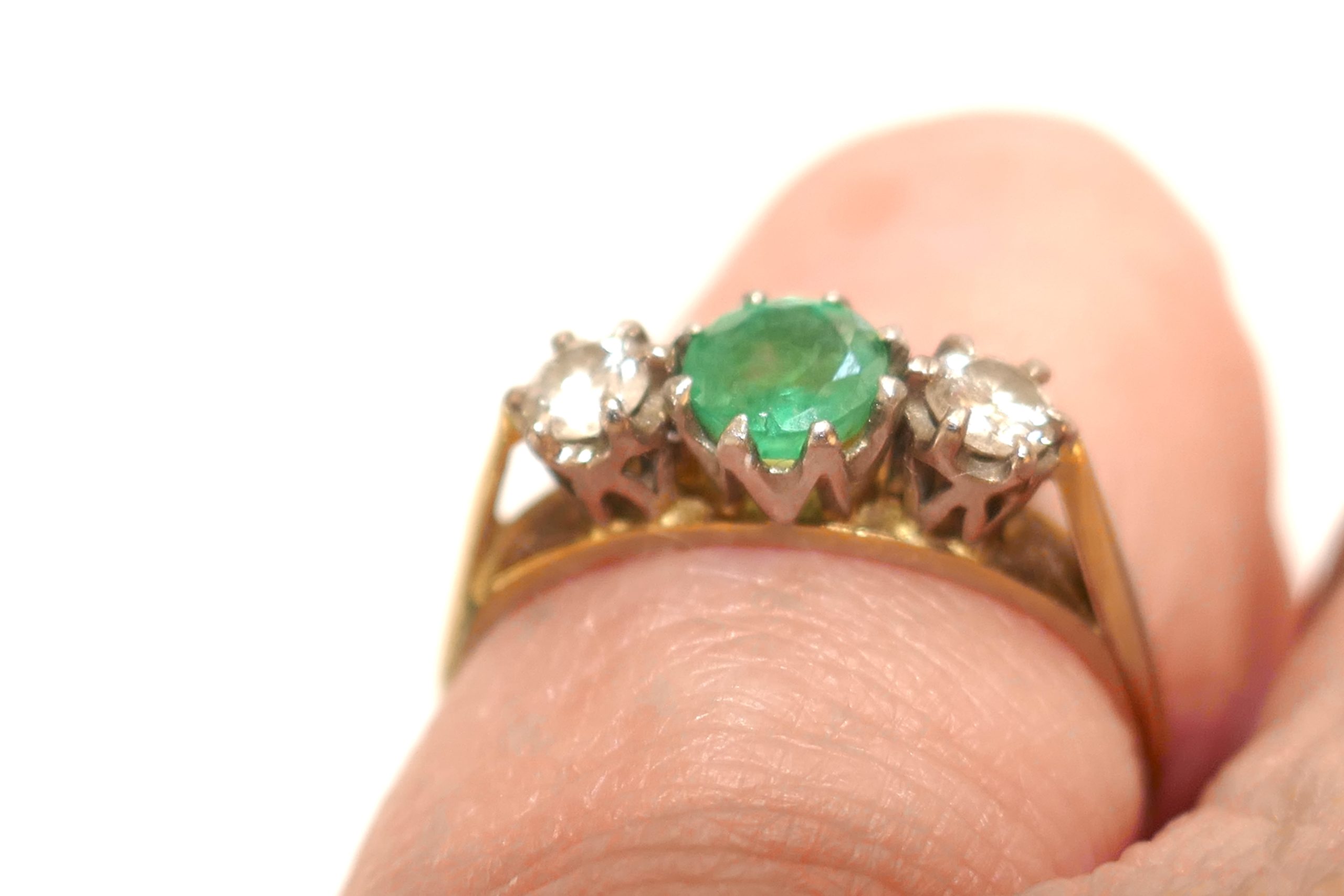 18ct Gold 3 stone Emerald and Diamond Ring. - Image 6
