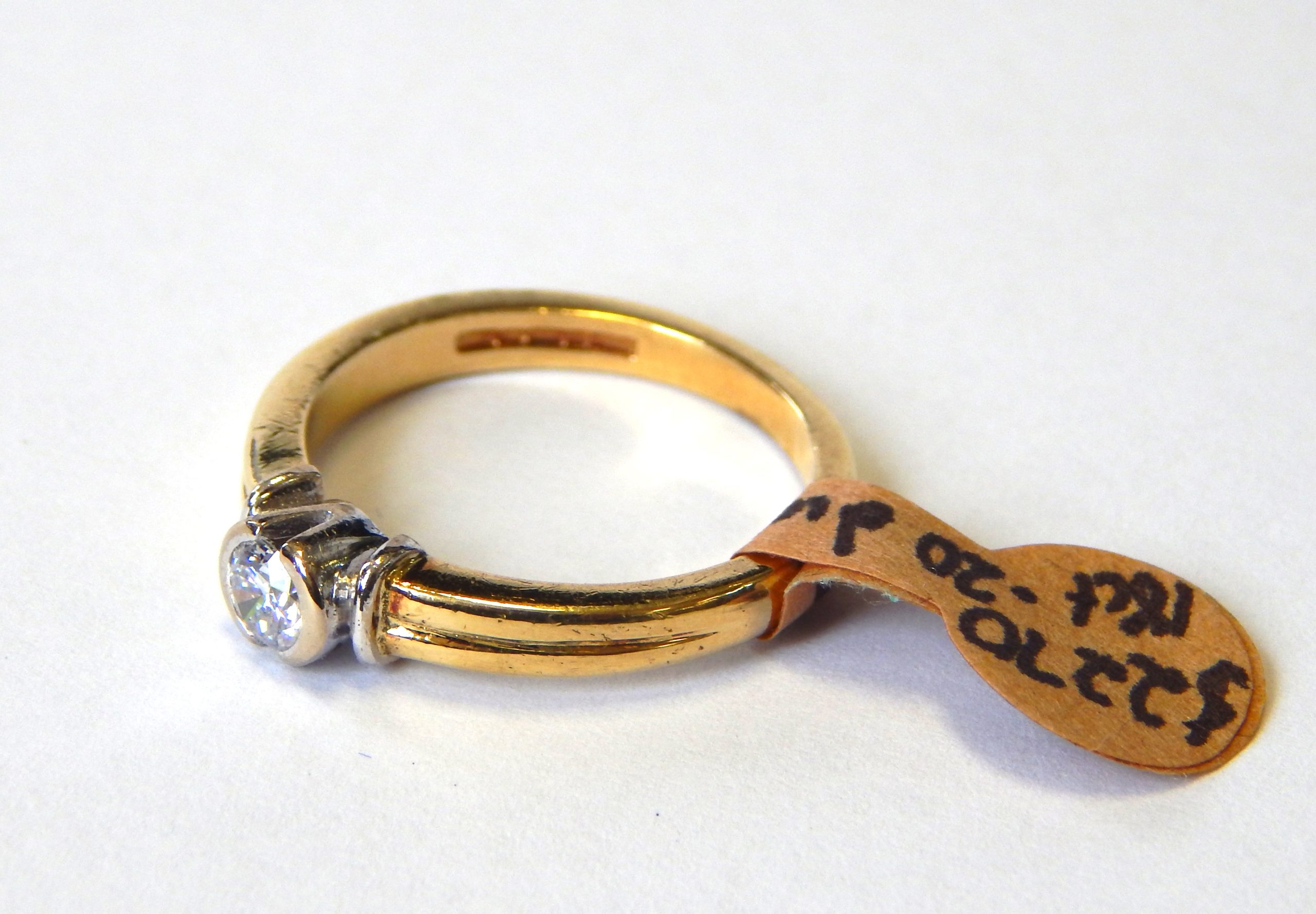 18ct Gold and Diamond Solitaire Ring - Image 2