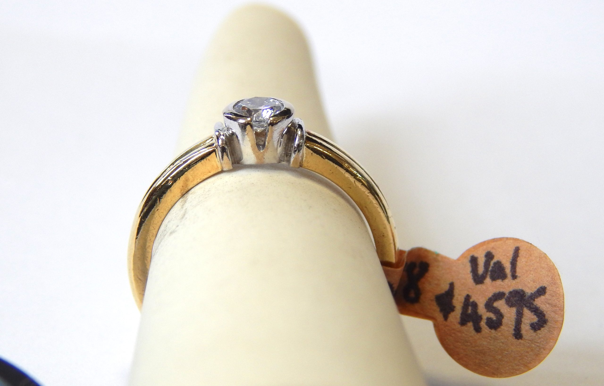18ct Gold and Diamond Solitaire Ring - Image 4