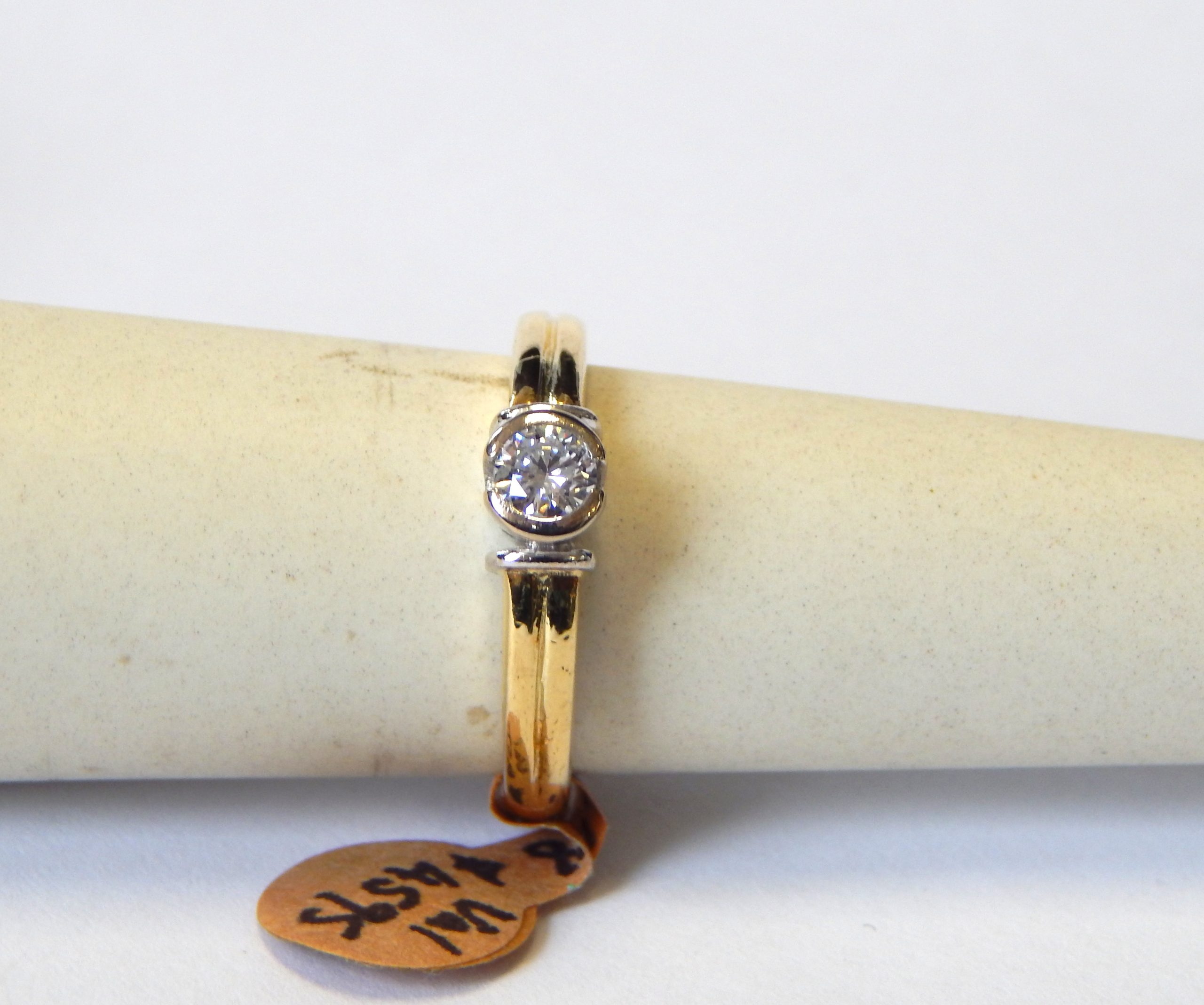 18ct Gold and Diamond Solitaire Ring - Image 5