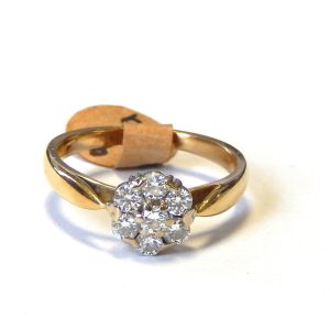 18ct Gold and 7 Diamond Stone Cluster Ring