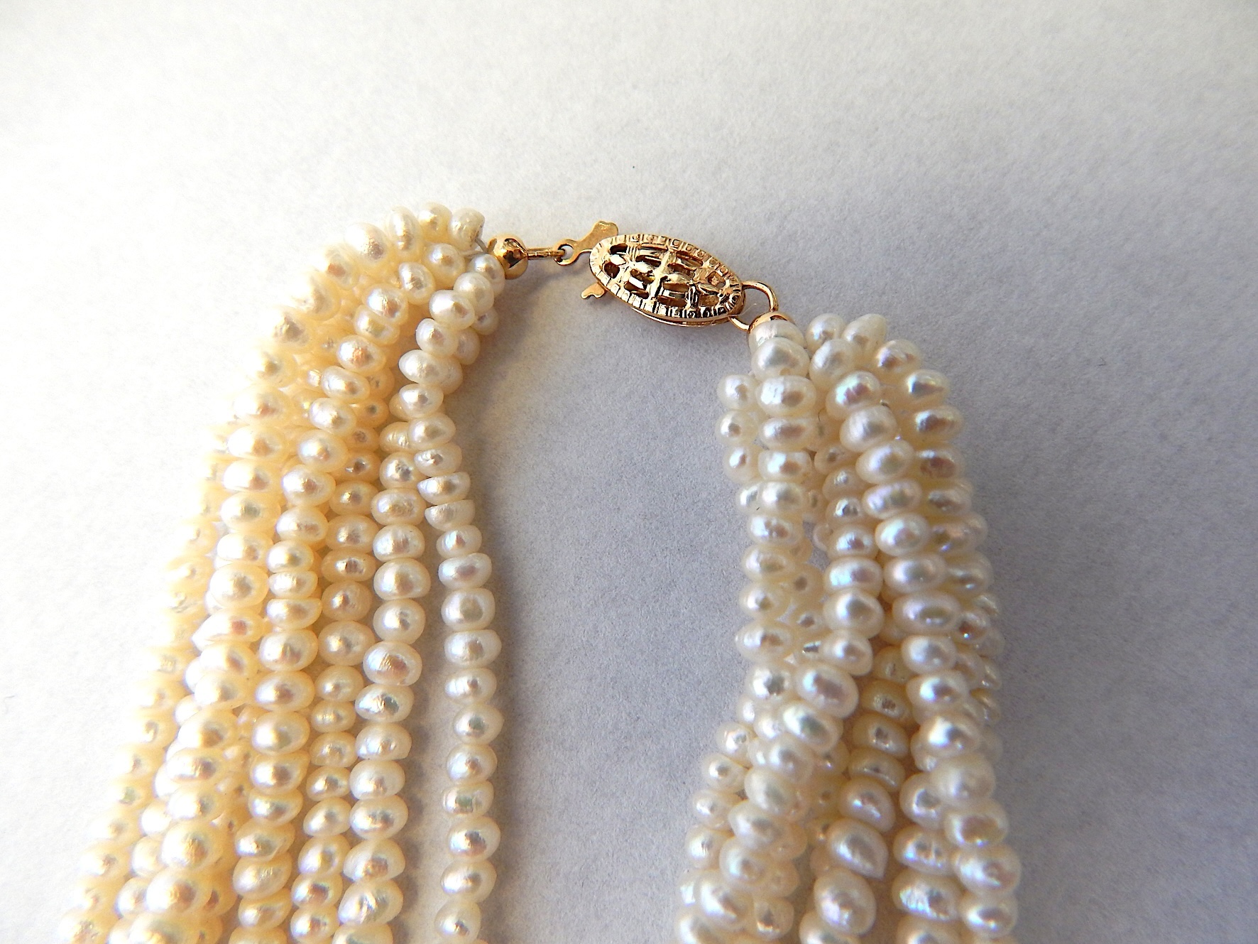 Stunning Eight Strand Natural Seed Pearl Necklace with 14ct Gold Clasp - Image 3