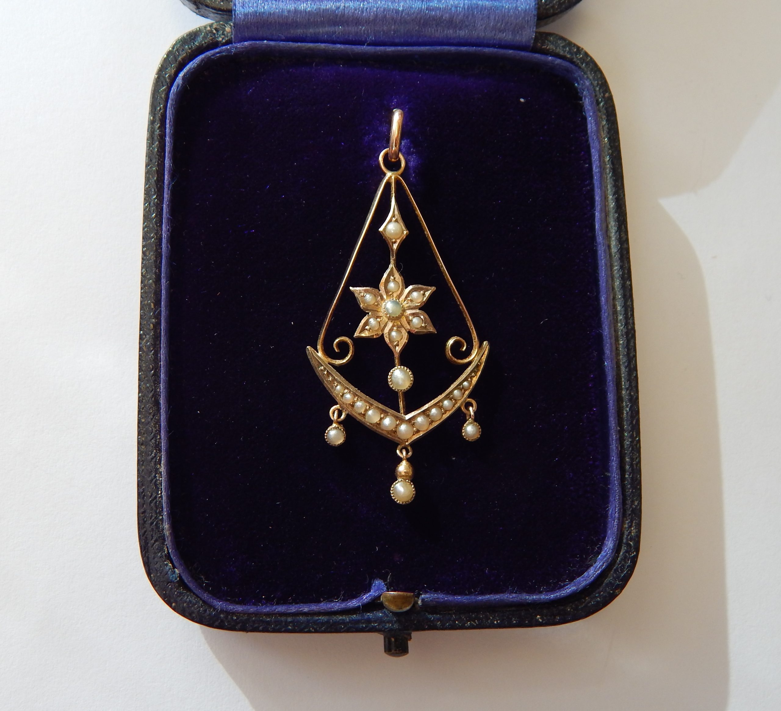 Beautiful Antique 9ct Gold Seed Pearl Pendant