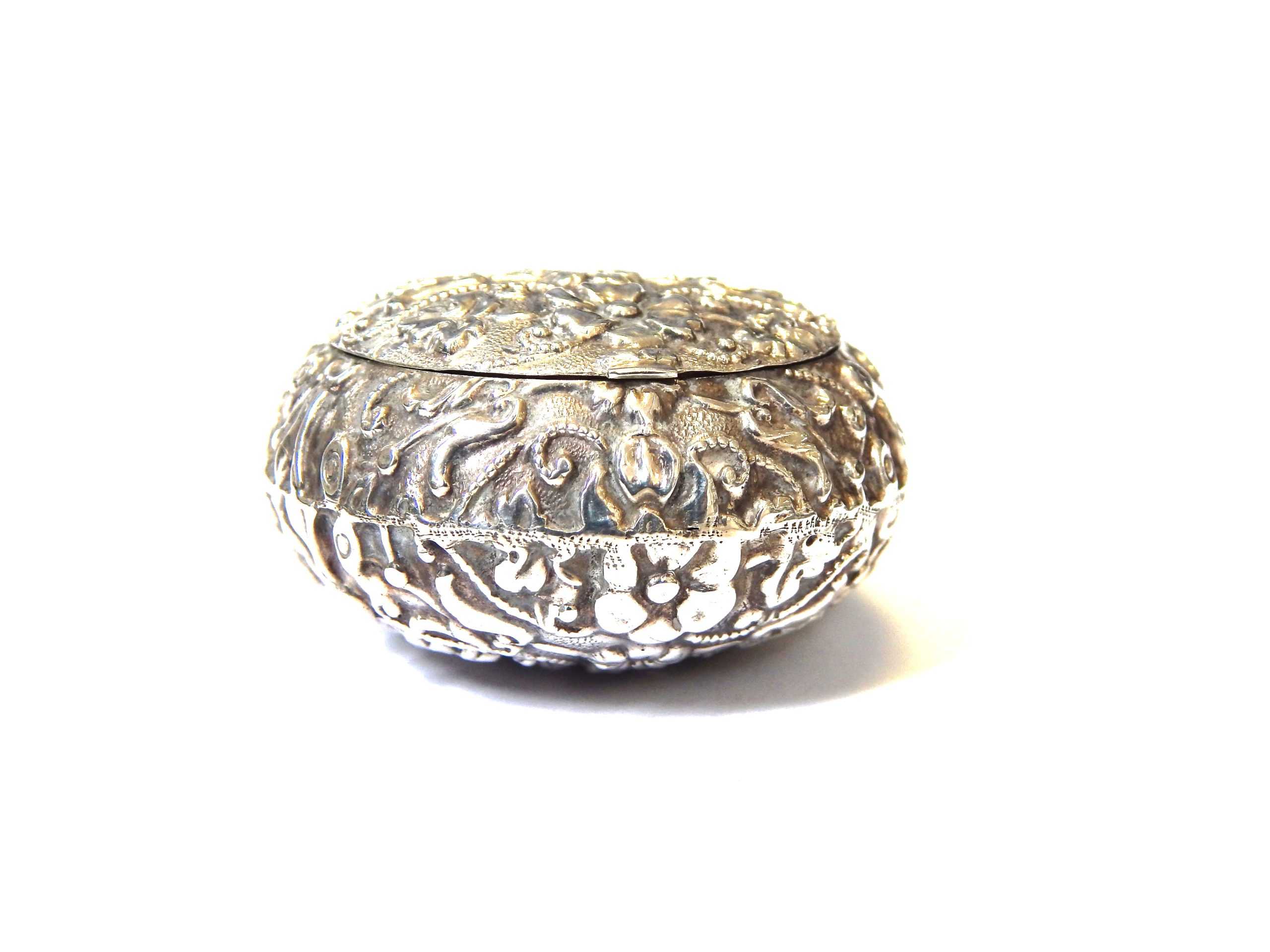 Pretty little Antique Sterling Silver Trinket Box - Image 2