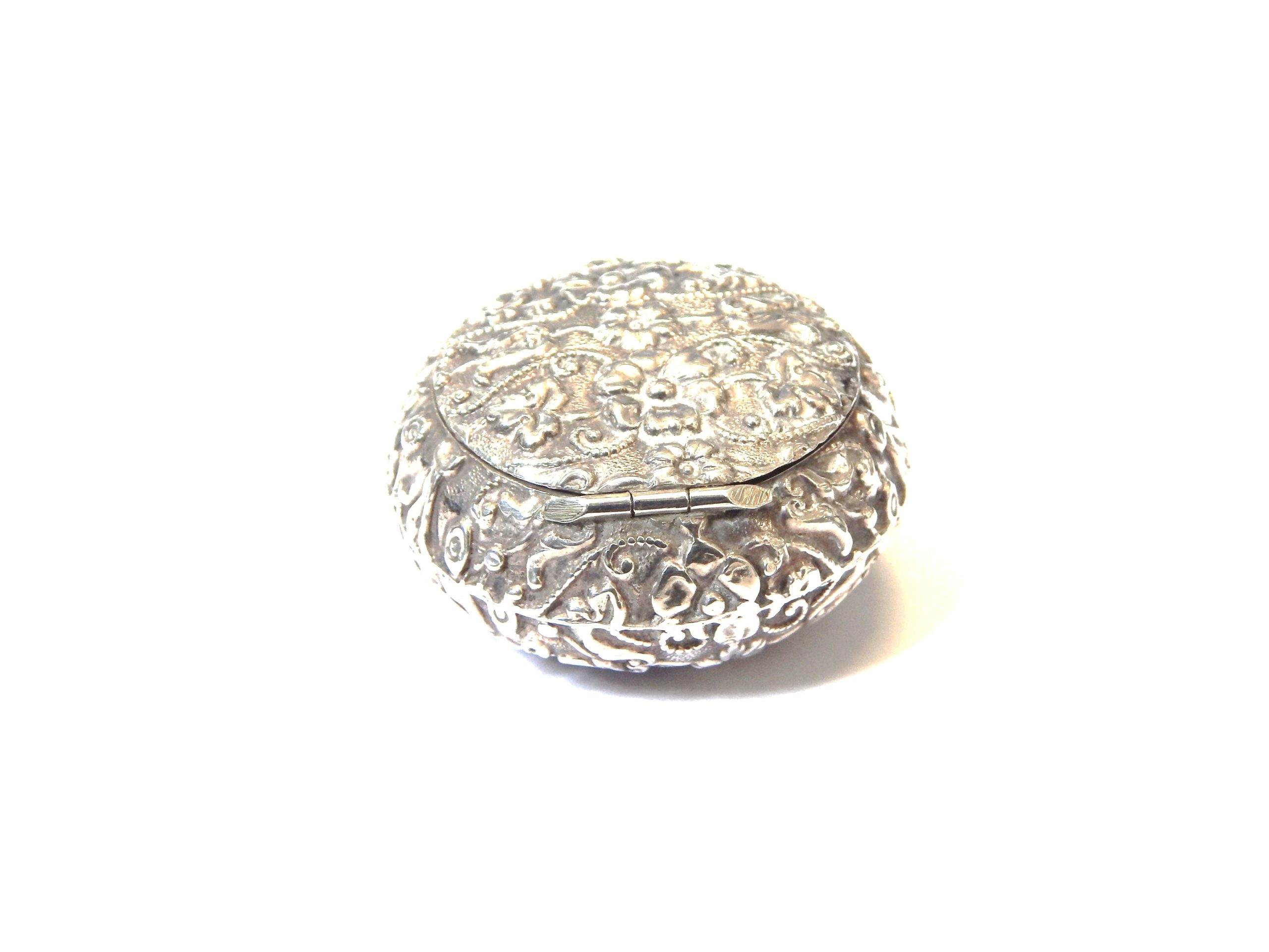 Pretty little Antique Sterling Silver Trinket Box - Image 3