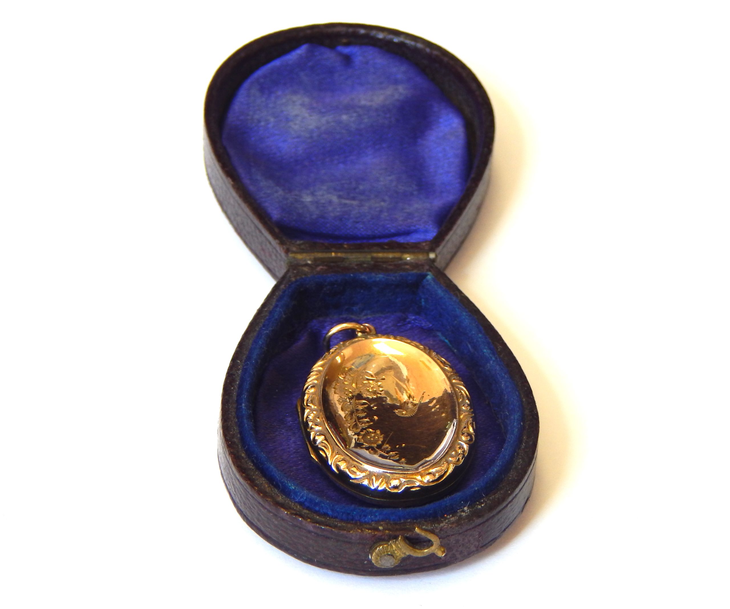 Chancellor & Son 9ct Gold Locket with Box - Image 5